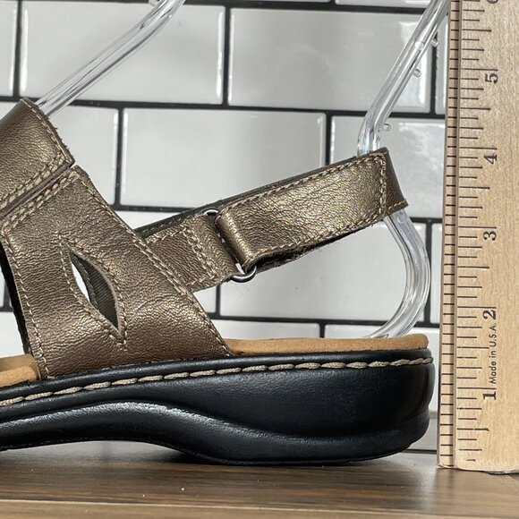 Clarks Leisa Lakelyn Womens 8 Wide Shoes Pewter Metallic Leather Comfort Sandal - Picture 10 of 13